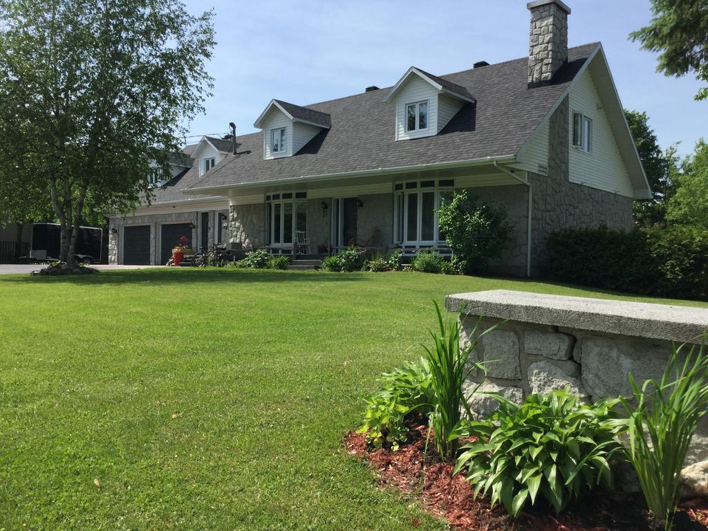 La Maison Des Eboulis Victoriaville Exterior photo