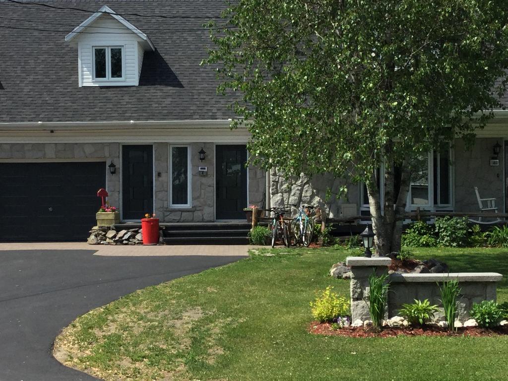 La Maison Des Eboulis Victoriaville Exterior photo